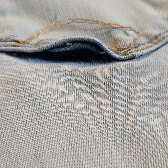 Universal Thread Light Blue Jeans - Picture 9 of 10